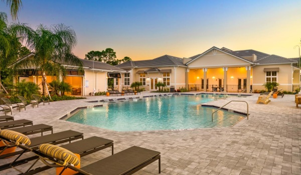 Pet-friendly apartments in Port Orange, FL | Mira Crystal Lake